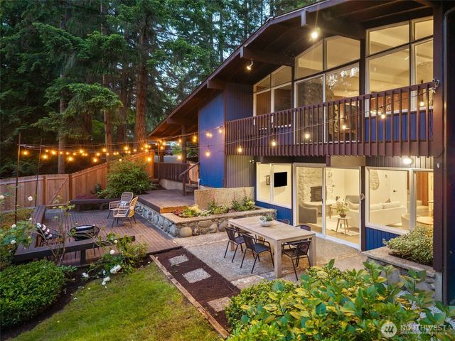 1305 Kings Place NW, Bainbridge Island, WA 98110
