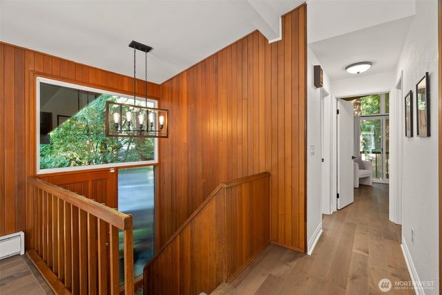 1305 Kings Place NW, Bainbridge Island, WA 98110