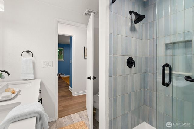 1305 Kings Place NW, Bainbridge Island, WA 98110