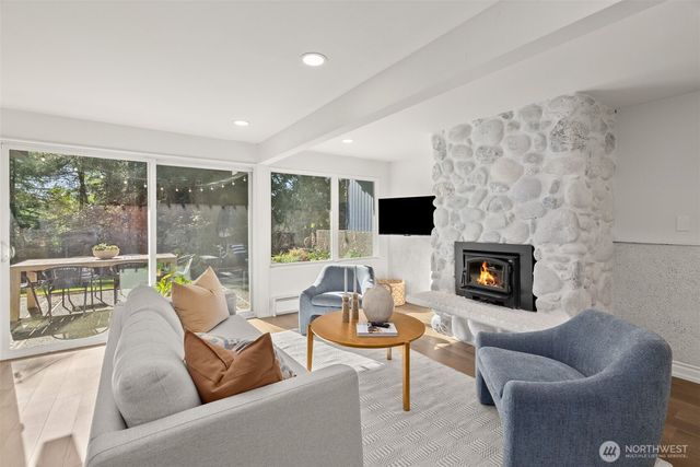 1305 Kings Place NW, Bainbridge Island, WA 98110