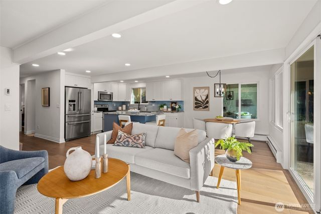 1305 Kings Place NW, Bainbridge Island, WA 98110