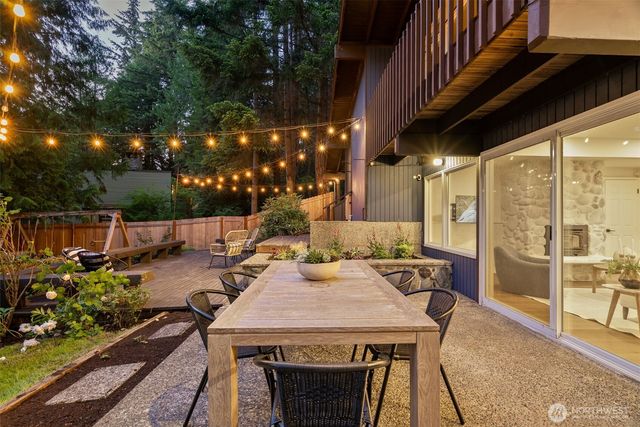 1305 Kings Place NW, Bainbridge Island, WA 98110
