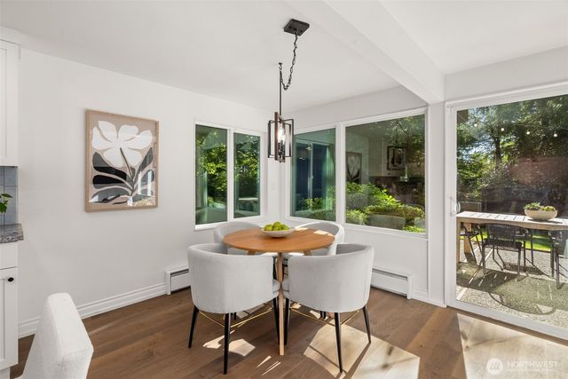 1305 Kings Place NW, Bainbridge Island, WA 98110