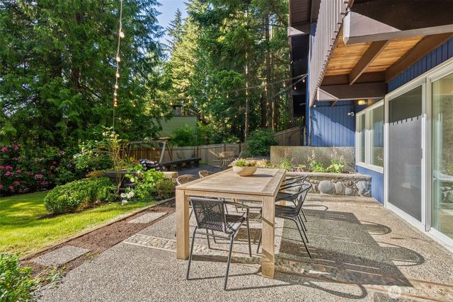 1305 Kings Place NW, Bainbridge Island, WA 98110