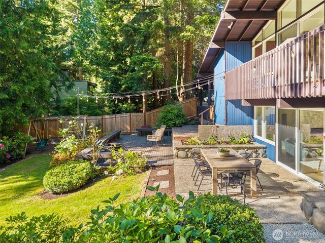 1305 Kings Place NW, Bainbridge Island, WA 98110