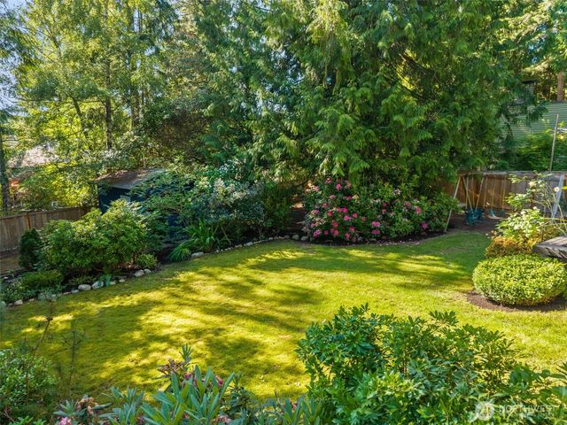1305 Kings Place NW, Bainbridge Island, WA 98110