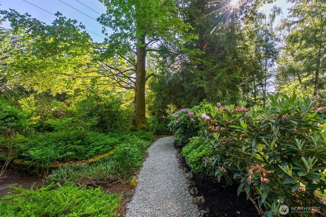 1305 Kings Place NW, Bainbridge Island, WA 98110
