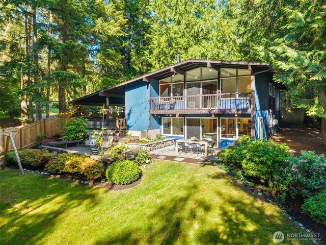 1305 Kings Place NW, Bainbridge Island, WA 98110