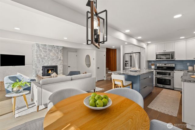 1305 Kings Place NW, Bainbridge Island, WA 98110