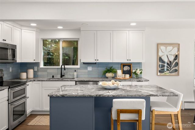 1305 Kings Place NW, Bainbridge Island, WA 98110
