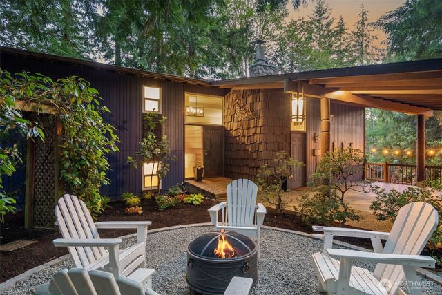 1305 Kings Place NW, Bainbridge Island, WA 98110
