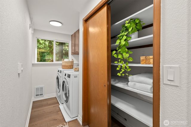 1305 Kings Place NW, Bainbridge Island, WA 98110