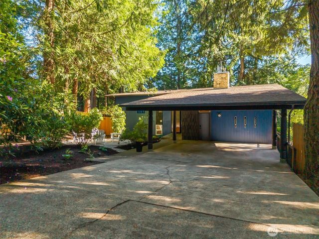 1305 Kings Place NW, Bainbridge Island, WA 98110