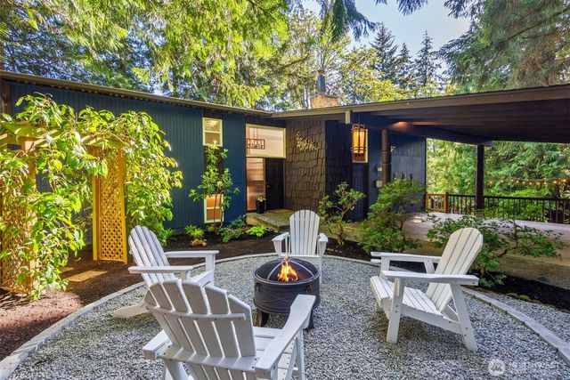 1305 Kings Place NW, Bainbridge Island, WA 98110
