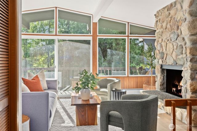 1305 Kings Place NW, Bainbridge Island, WA 98110