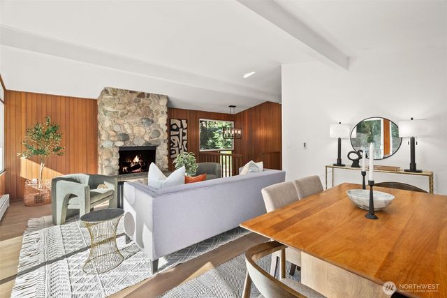 1305 Kings Place NW, Bainbridge Island, WA 98110
