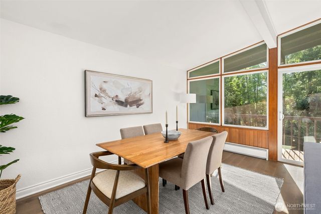 1305 Kings Place NW, Bainbridge Island, WA 98110