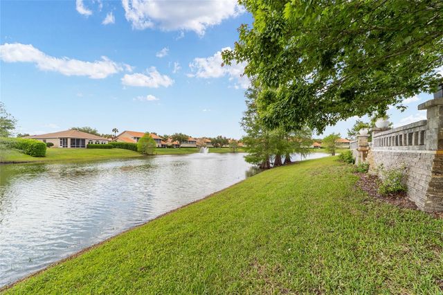 10174 LAKE MIONA WAY, Oxford, FL 34484