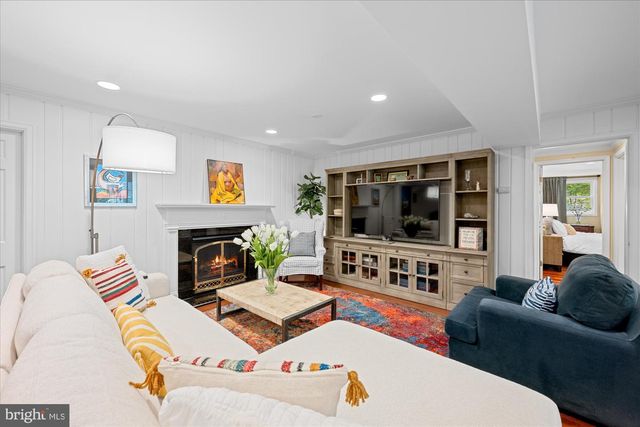 9225 ALDERSHOT DR, Bethesda, MD 20817