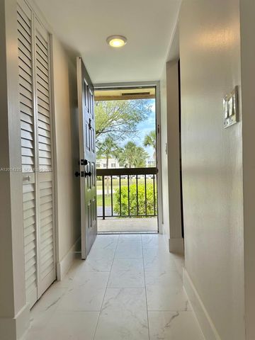 21911 Lake Forest Cir 202, Boca Raton, FL 33433