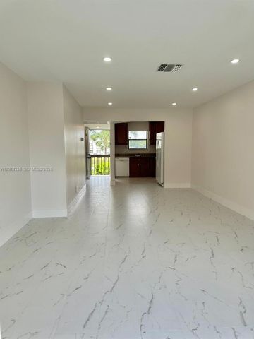 21911 Lake Forest Cir 202, Boca Raton, FL 33433
