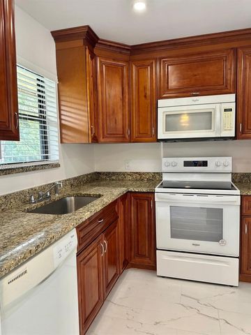 21911 Lake Forest Cir 202, Boca Raton, FL 33433