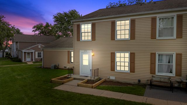 1255 Pearl Avenue C, Glendale Heights, IL 60139