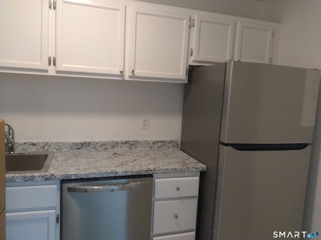 943 High Path Road 943, Windsor, CT 06095