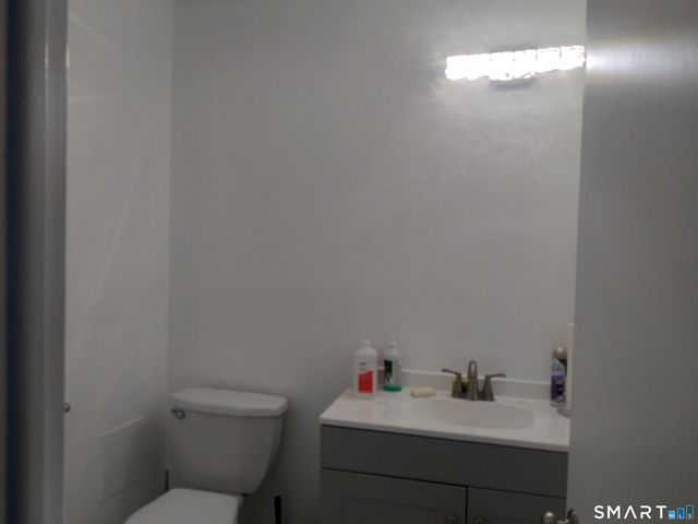 943 High Path Road 943, Windsor, CT 06095