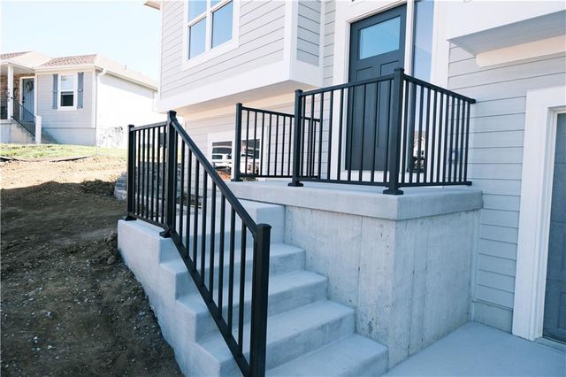 1903 NW Washam Court, Grain Valley, MO 64029