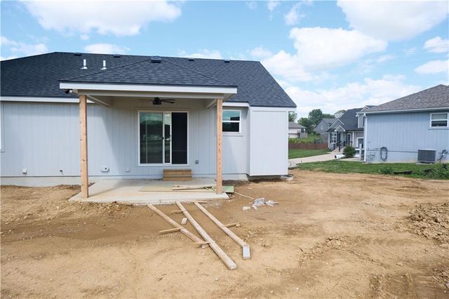 1903 NW Washam Court, Grain Valley, MO 64029