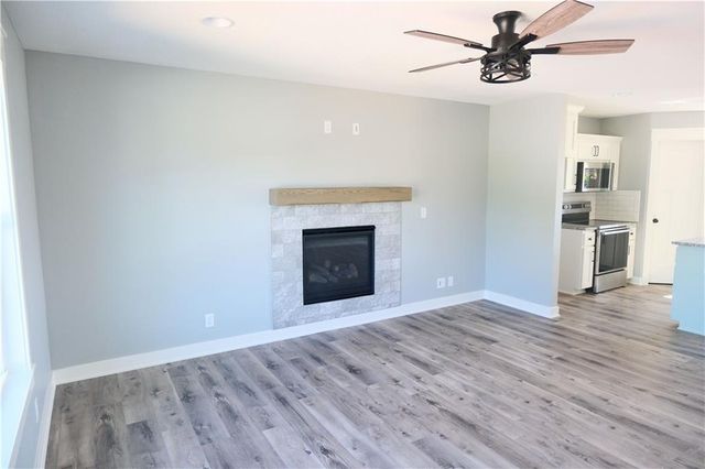1903 NW Washam Court, Grain Valley, MO 64029