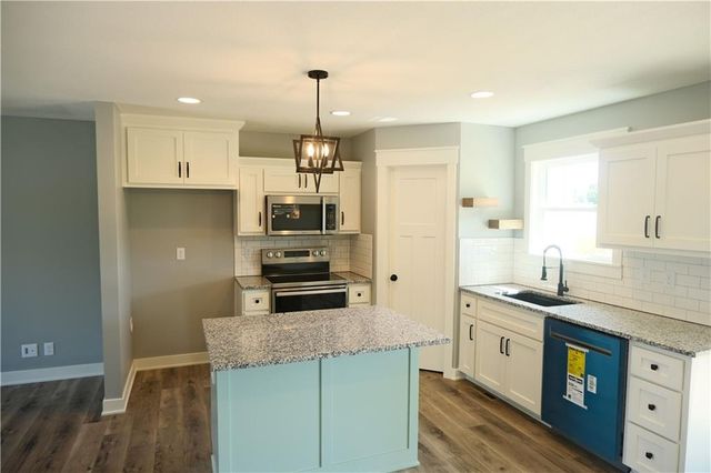 1903 NW Washam Court, Grain Valley, MO 64029