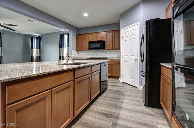 5821 Petrified Tree Lane, North Las Vegas, NV 89081