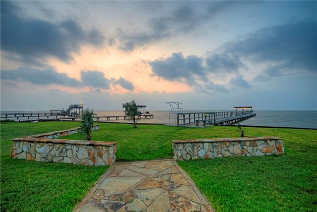 3615 Shore Dr, Corpus Christi, TX 78418