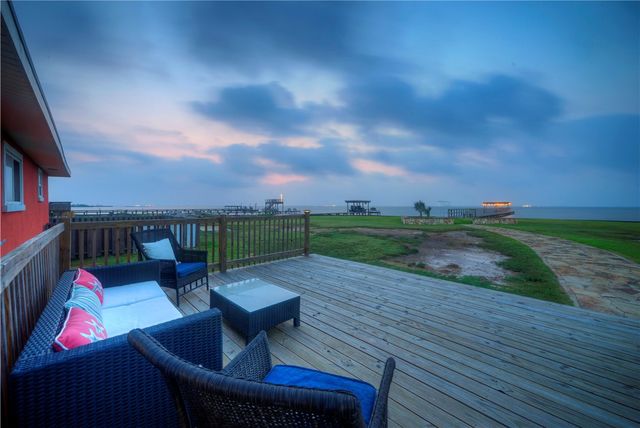 3615 Shore Dr, Corpus Christi, TX 78418