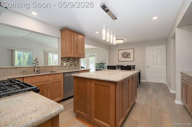 3862 Stone Haven Drive, Troy, MI 48084