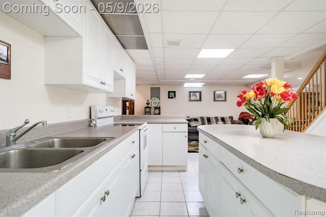 3862 Stone Haven Drive, Troy, MI 48084