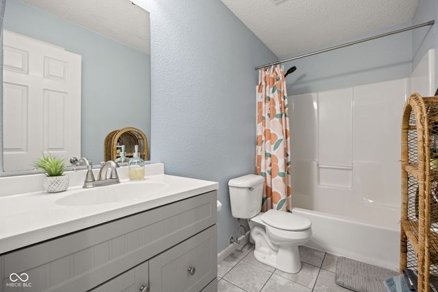 19135 Calico Aster Drive, Noblesville, IN 46062