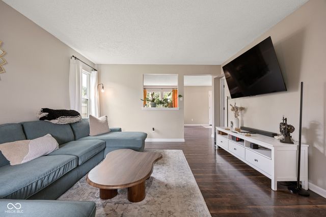 19135 Calico Aster Drive, Noblesville, IN 46062