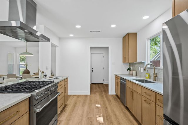 7900 KENESHAW DR, Austin, TX 78745