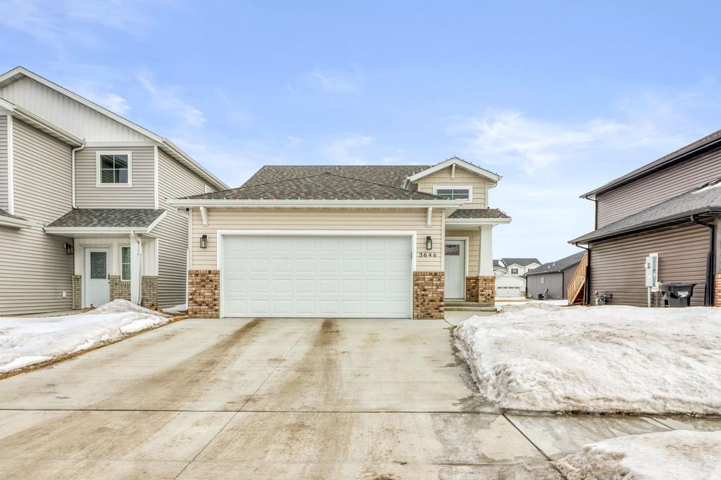 3646 Chinook Drive S, Fargo, ND 58104