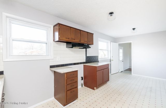 715 Drummond Way, Fairdale, KY 40118