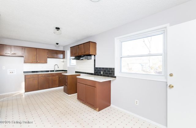 715 Drummond Way, Fairdale, KY 40118