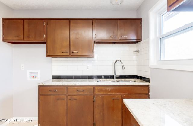 715 Drummond Way, Fairdale, KY 40118