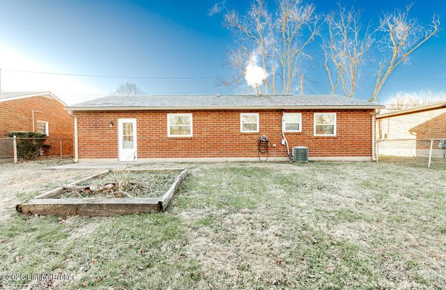 715 Drummond Way, Fairdale, KY 40118