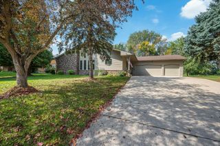 1910 Knollwood Drive, Fairmont, MN 56031