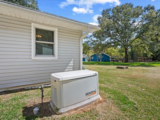 295 Lazy Hollow Lane, Livingston, TX 77351