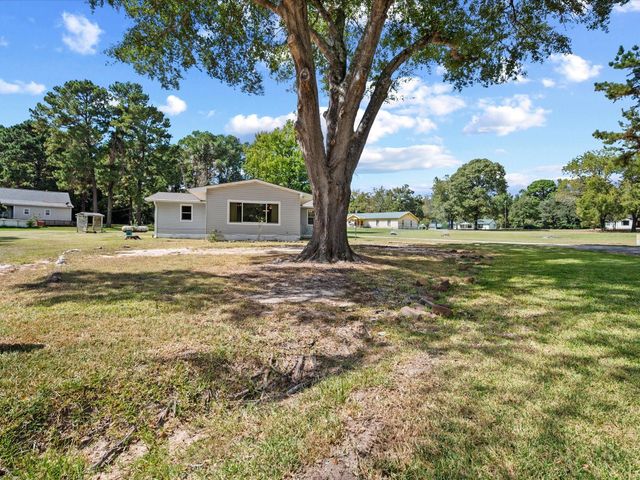 295 Lazy Hollow Lane, Livingston, TX 77351