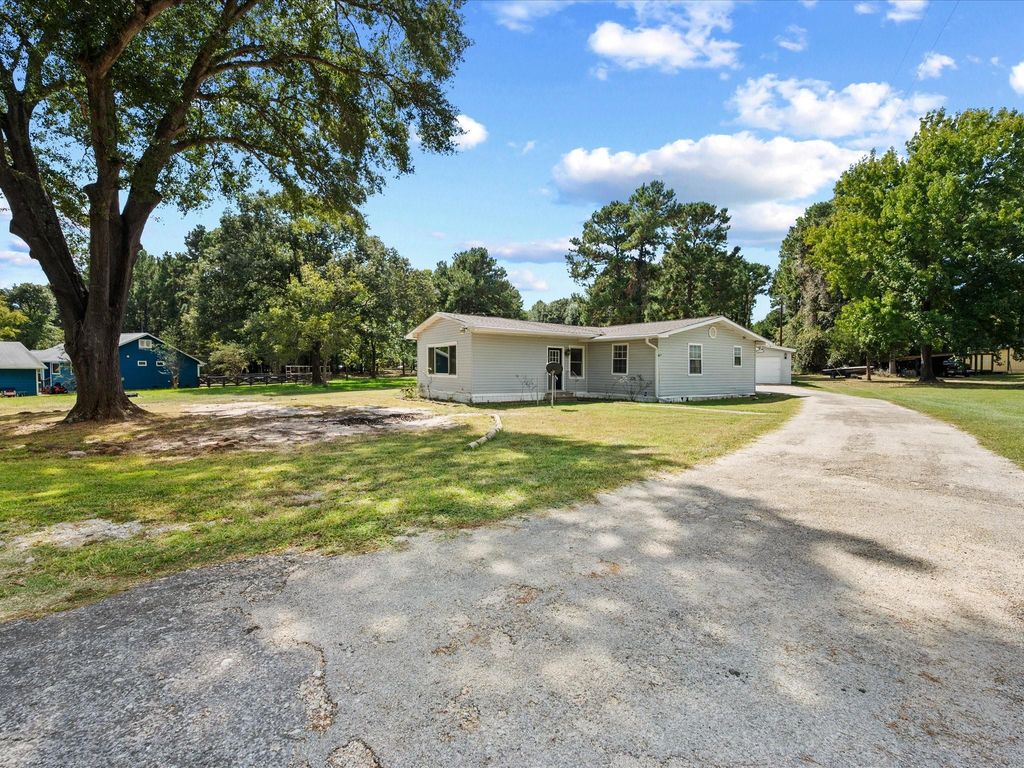 295 Lazy Hollow Lane, Livingston, TX 77351